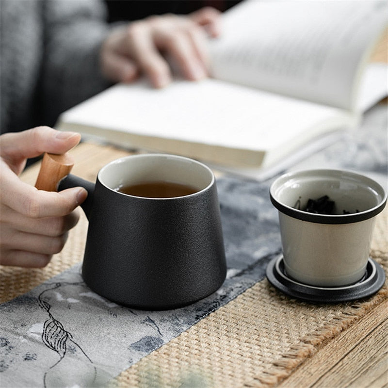 Black Tea Infuser Mug Set in use