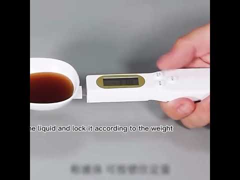 digital measuring spoon in use