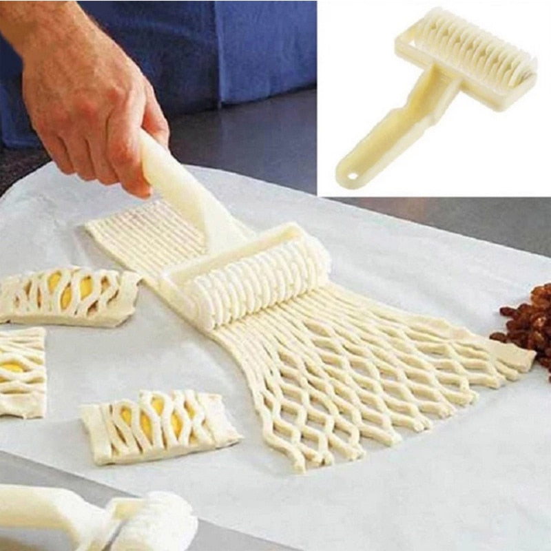 Plastic Lattice Pastry Cutter