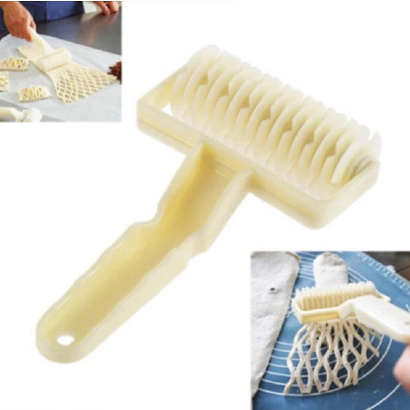 Plastic Lattice Pastry Cutter 